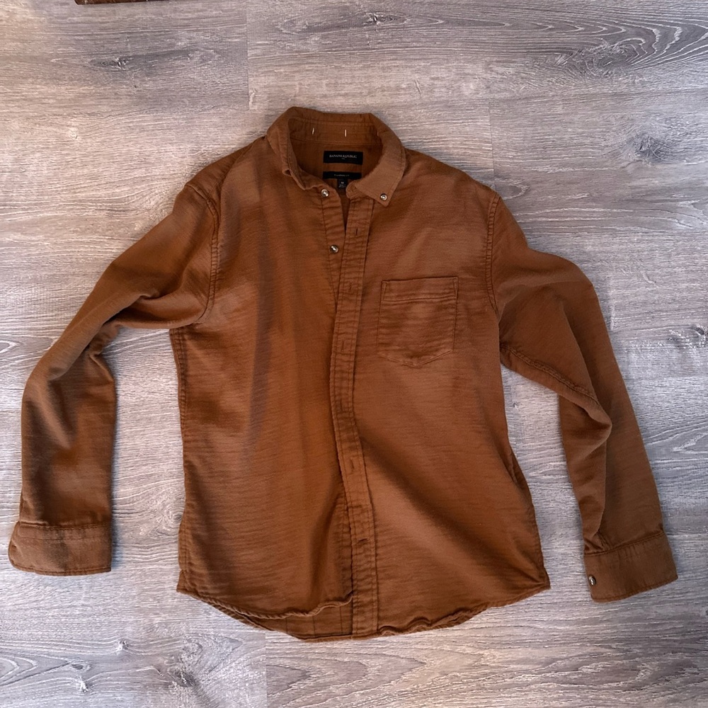 Banana Republic - Men’s Burnt Orange - Soft Button Up 
Size Medium - Never Worn